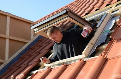 Pose de fenêtres de toit Velux à Manthes